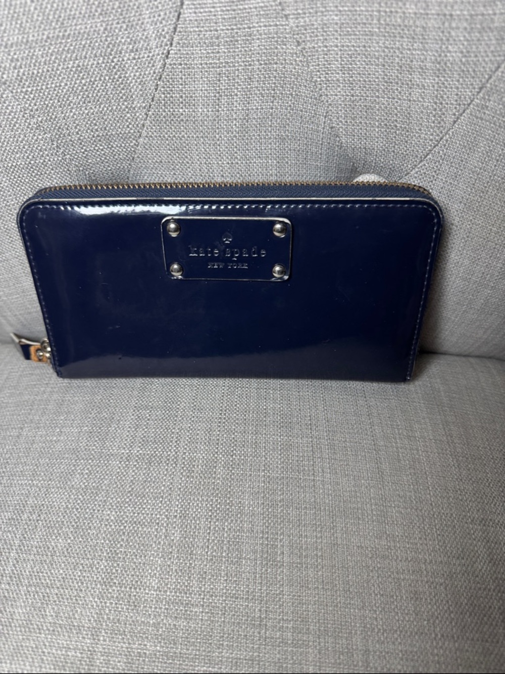 kate spade navy patent zip-around wallet with gold hardware - Picture 1 of 3